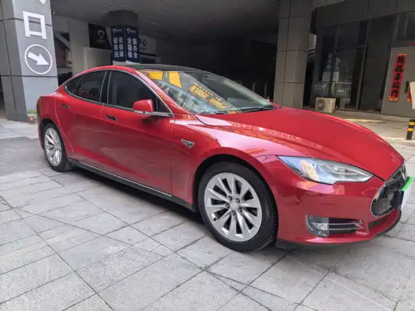 Tesla Model S 2014