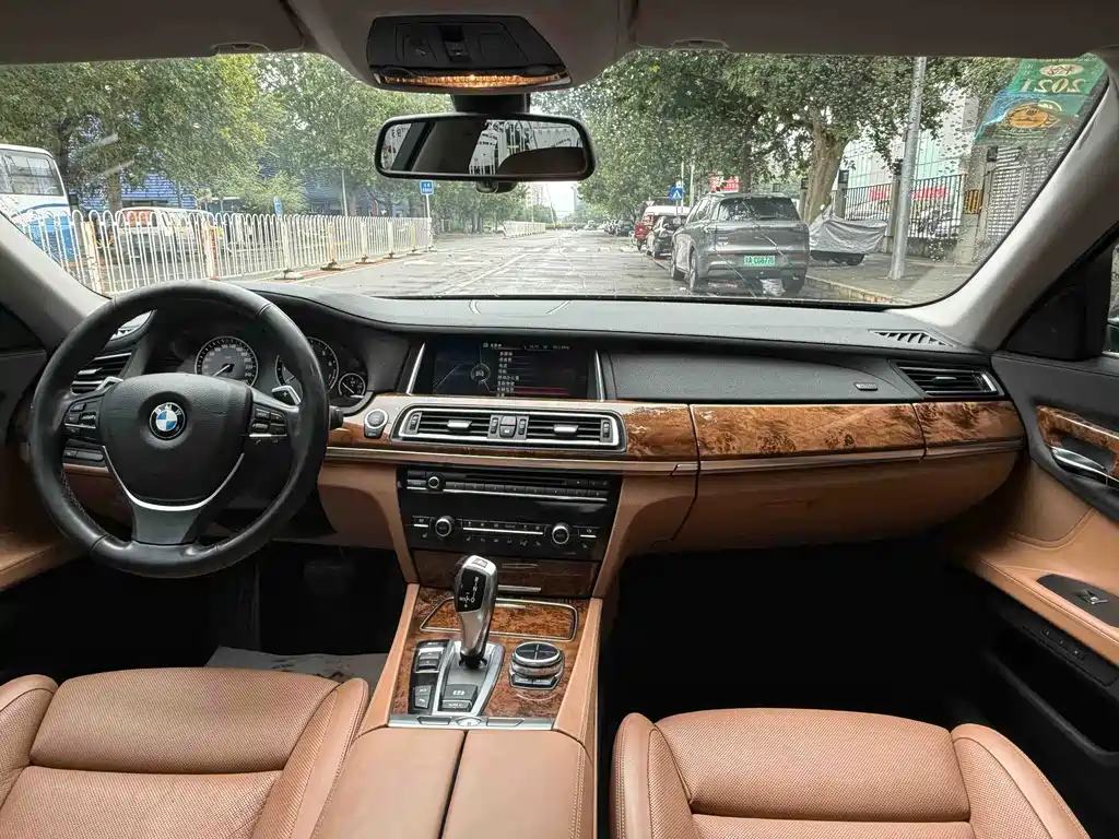 BMW 7 Series 2013 — фото 18