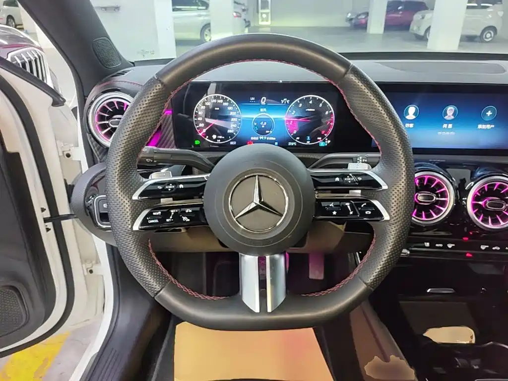 Mercedes-Benz A-Class 2024 — фото 11
