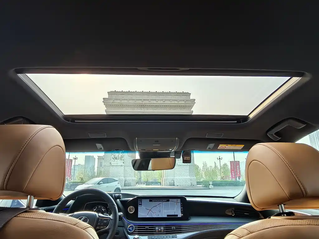 Lexus LS 2021