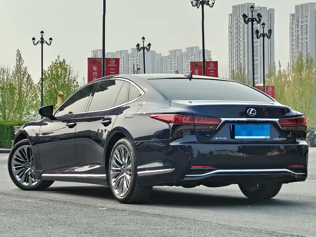 Lexus LS 2021