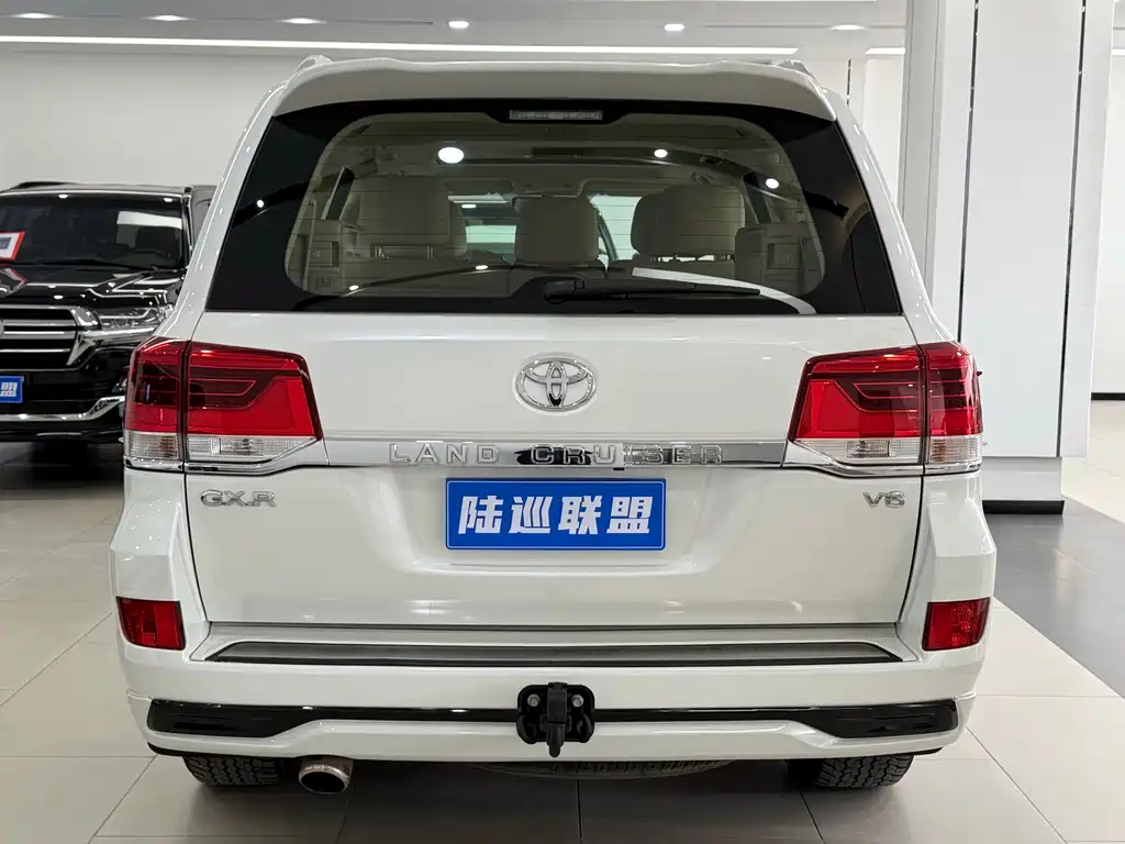 Toyota Land Cruiser 2017 — фото 16