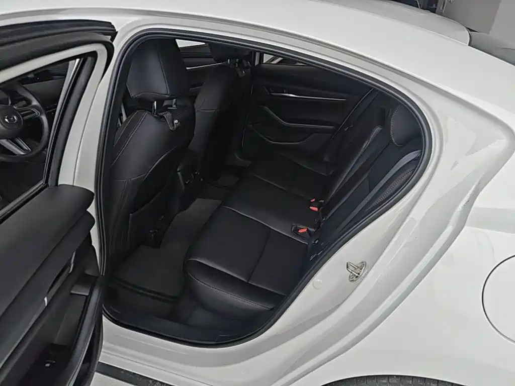 Mazda 3 Axela 2023 — фото 17