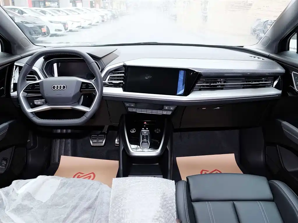 Audi Q4 e-tron — фото 11