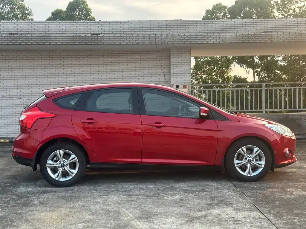 Ford Focus 2014 — фото 4
