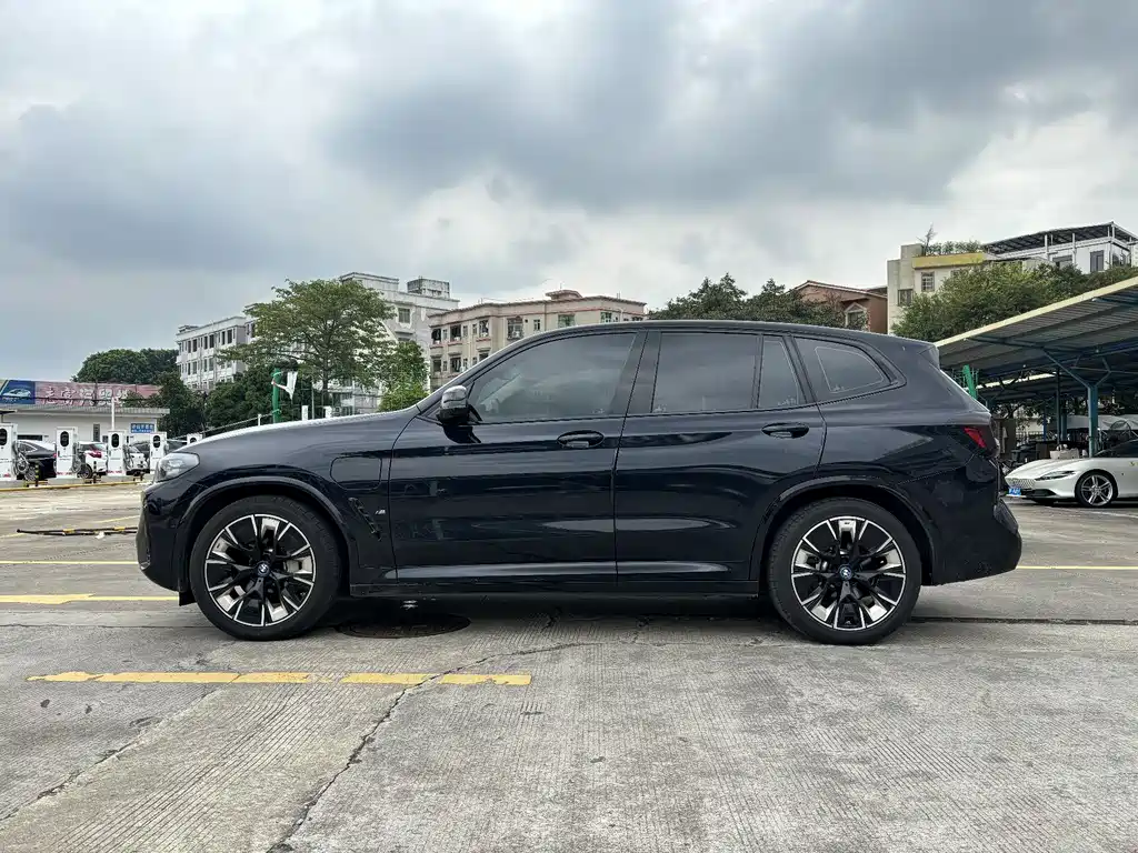 BMW iX3 2022