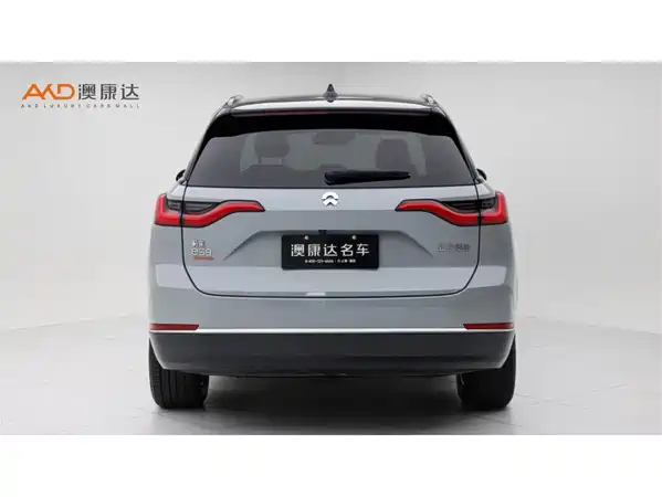 NIO ES8 2021