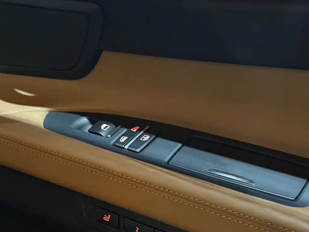 BMW 7 Series 2011 — фото 10