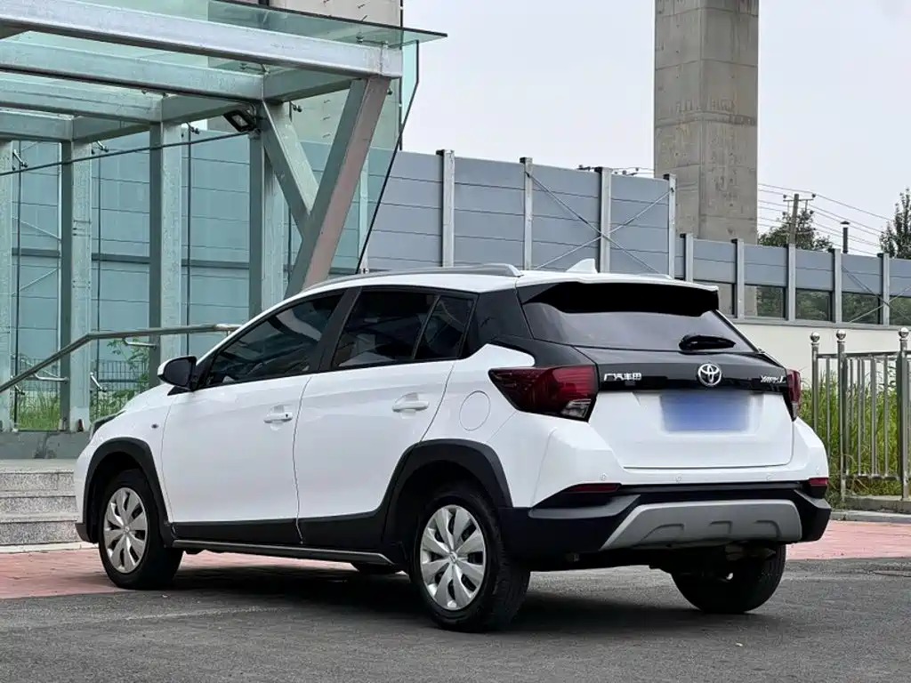 Toyota Yaris L 2021 — фото 9