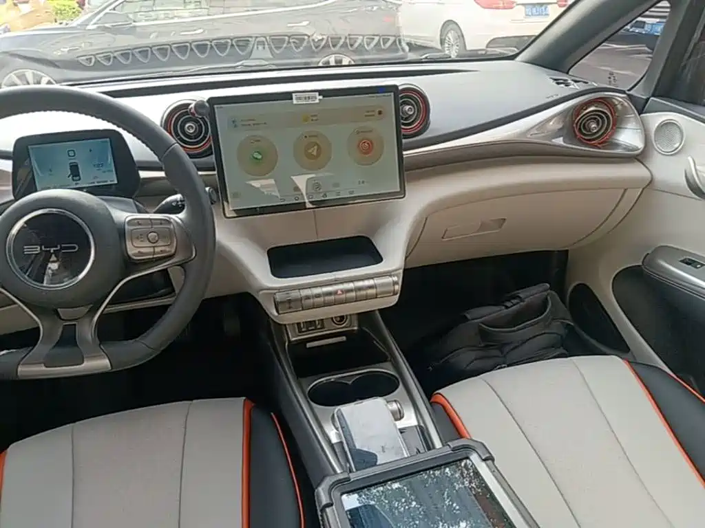 BYD Dolphin 2022 — фото 13