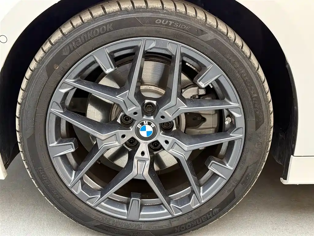 BMW 3 Series 2025 — фото 17