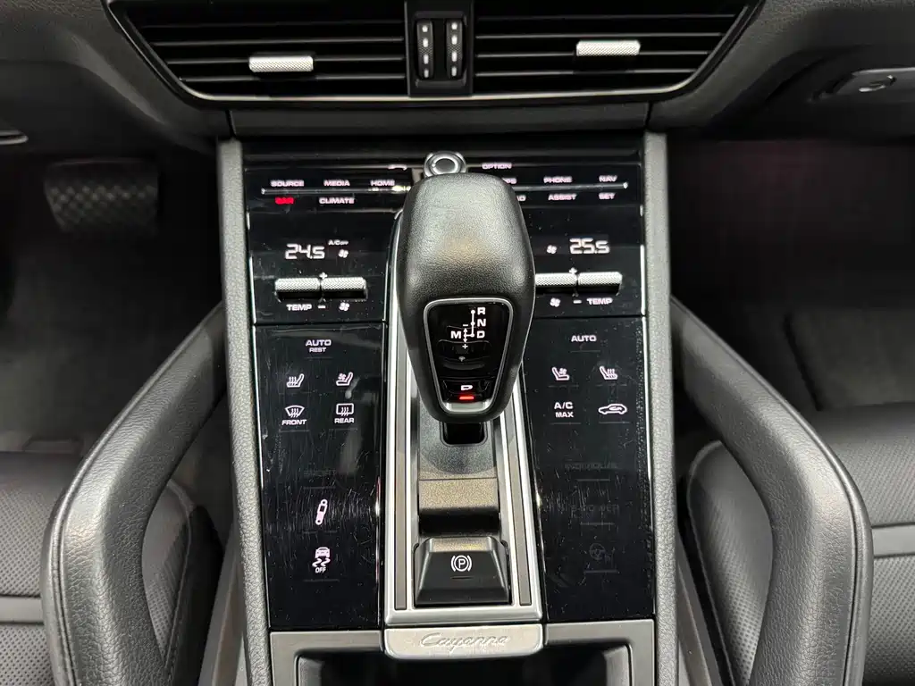 Porsche Cayenne 2018 — фото 15