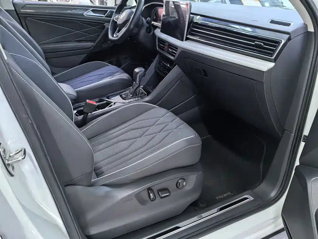 Volkswagen Tiguan L 2022 — фото 11