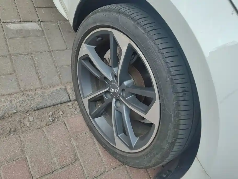 Audi A4L 2019