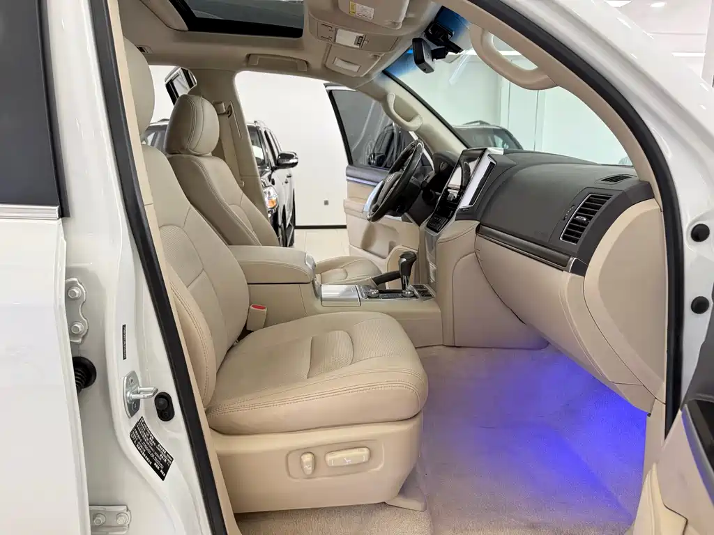 Toyota Land Cruiser 2020 — фото 12