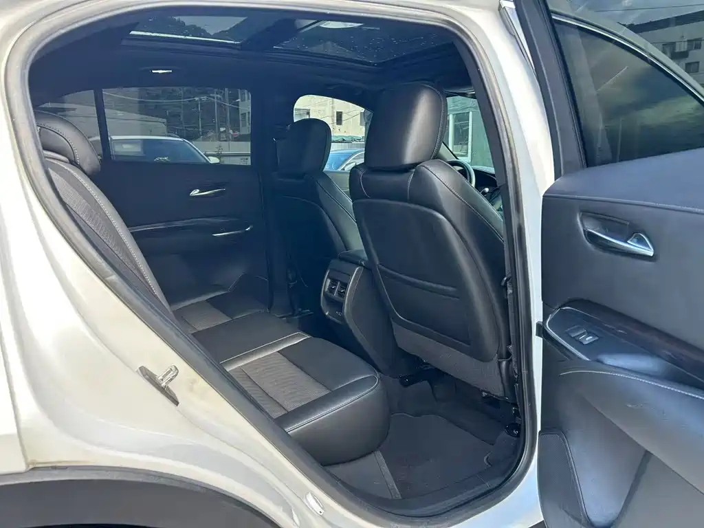 Cadillac XT4 2019 — фото 11