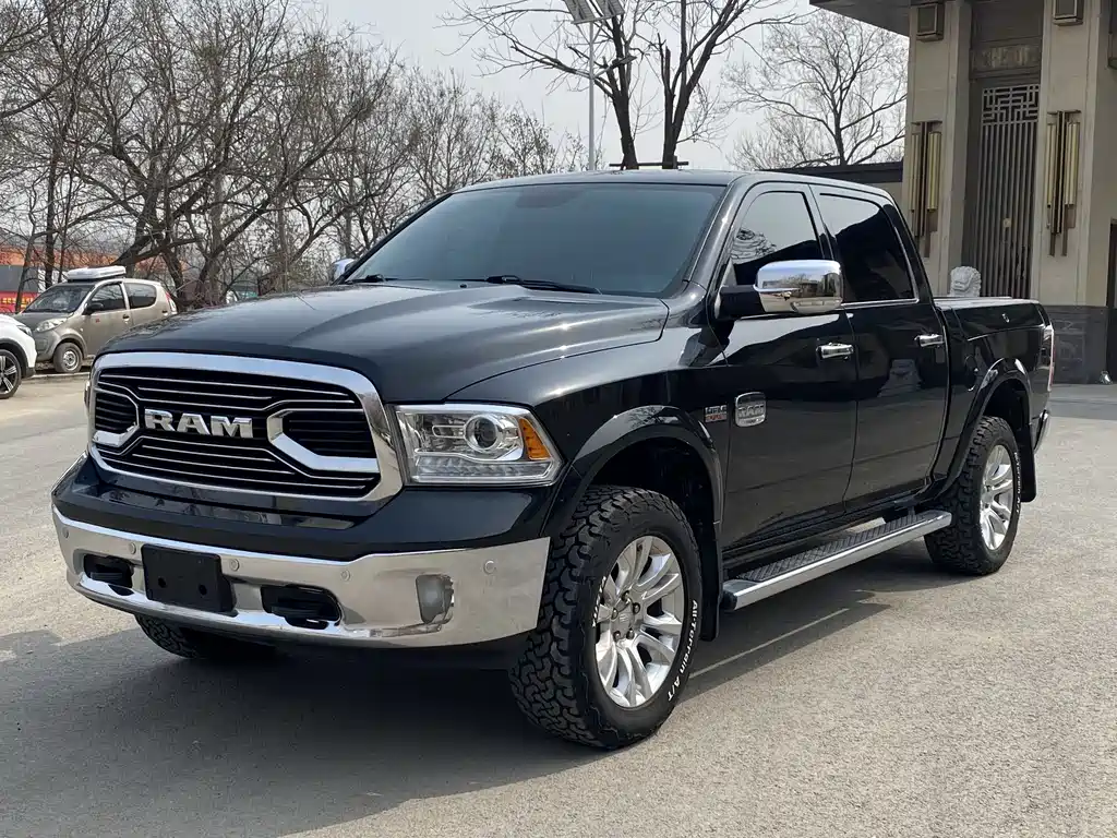 RAM Trucks 2017 — фото 1