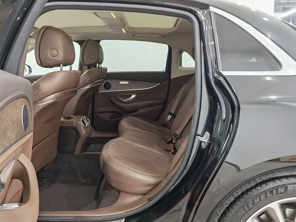 Mercedes-Benz E-Class 2020 — фото 15
