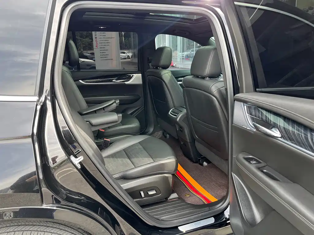 Cadillac XT6 2024 — фото 17