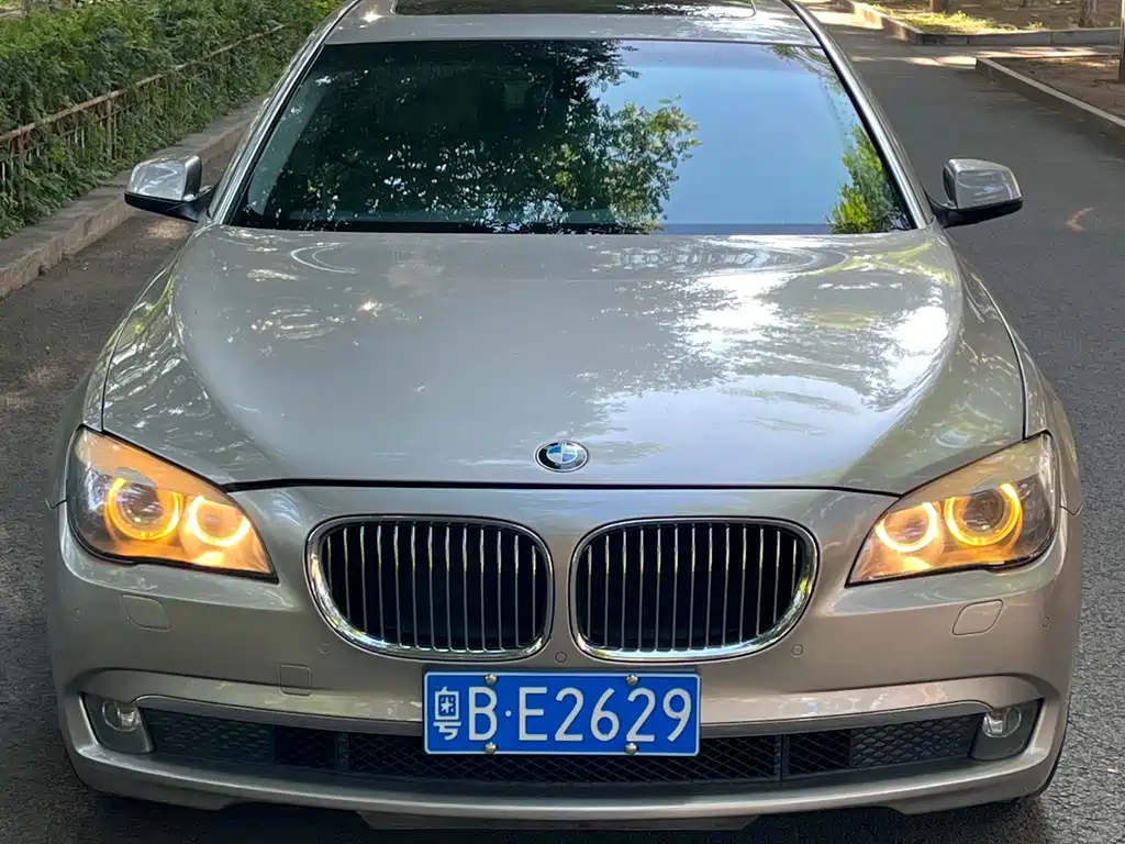 BMW 7 Series 2011 — фото 2