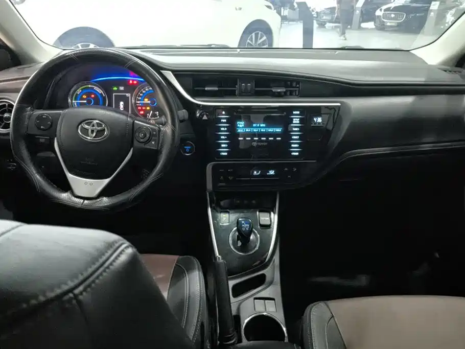 Toyota Corolla 2018 — фото 11
