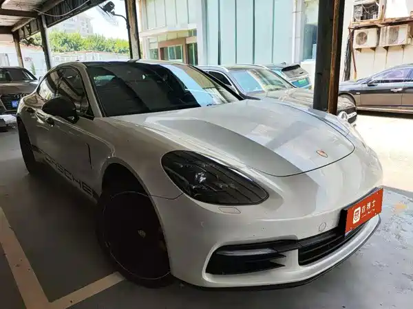 Porsche Panamera 2021