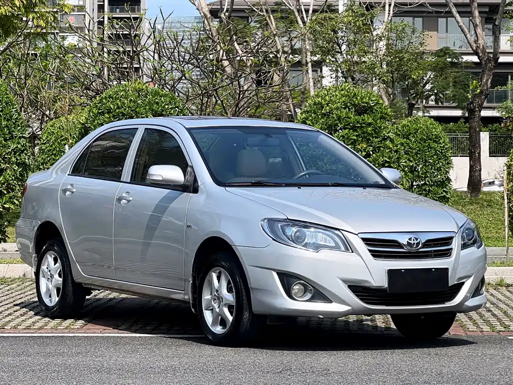 Toyota Corolla 2014 — фото 3