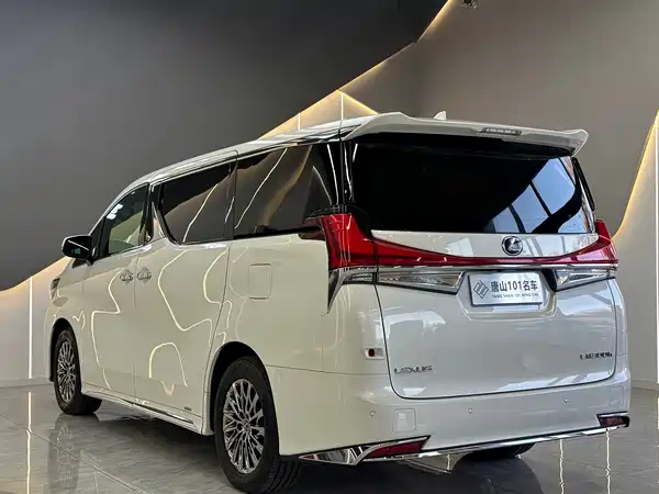 Lexus LM 2020