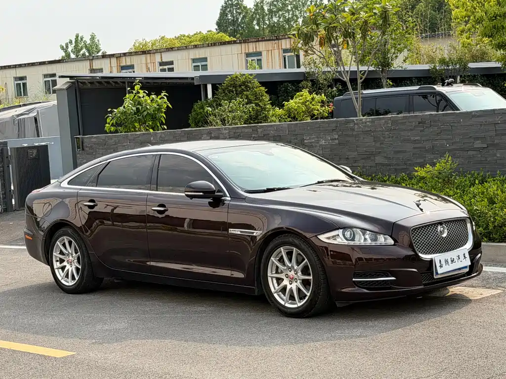 Jaguar XJ 2013 — фото 10
