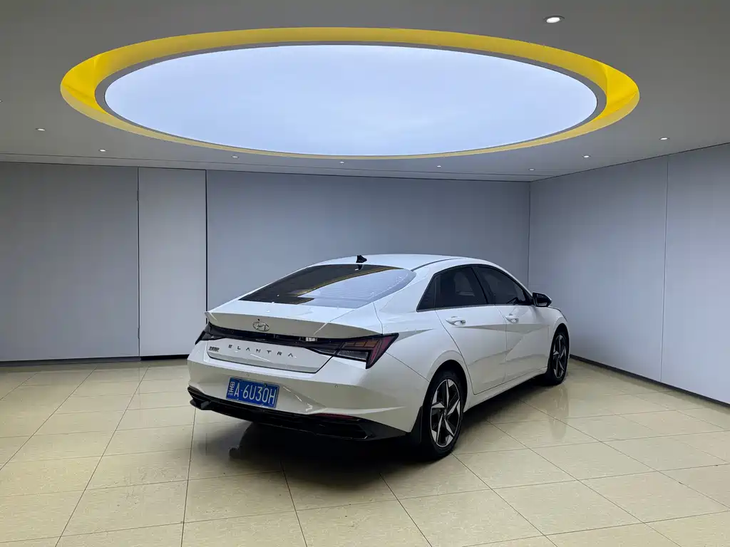 Hyundai Elantra 2022