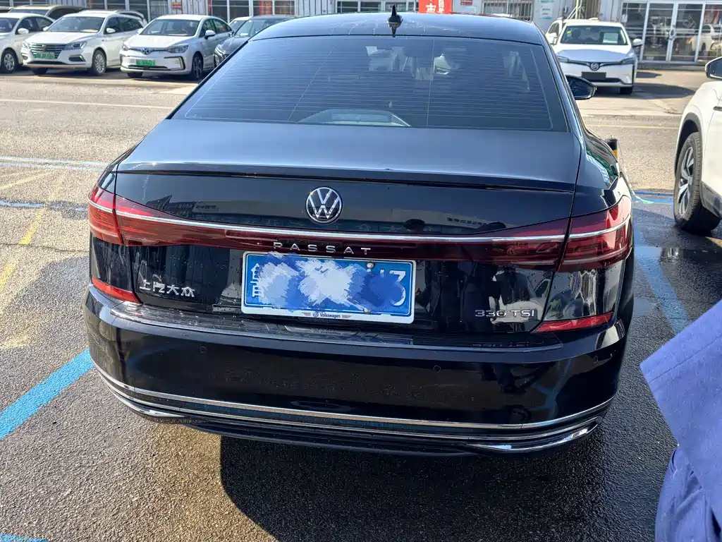 Volkswagen Passat 2023 — фото 4