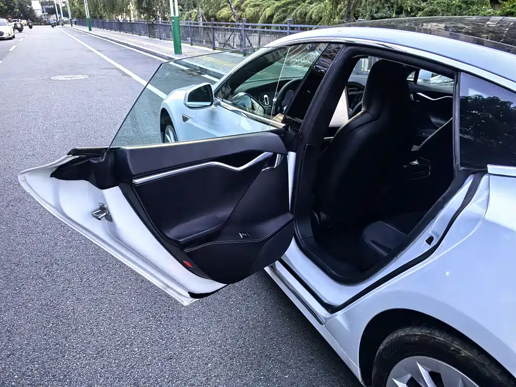 Tesla Model S 2017 — фото 8