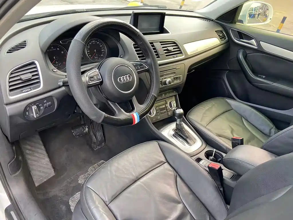 Audi Q3 2014 — фото 10