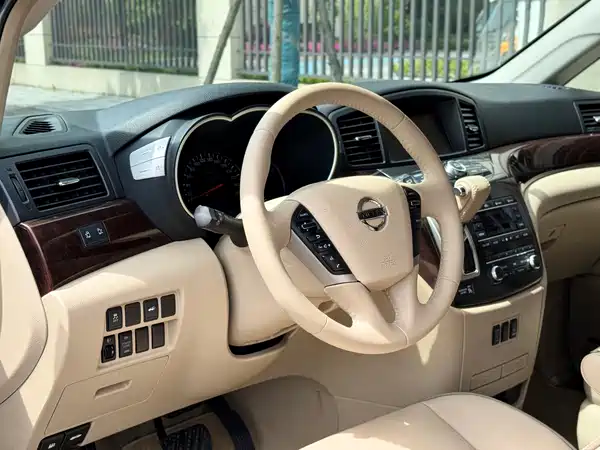 Nissan Quest 2015