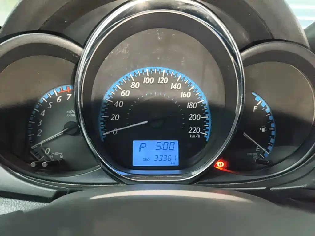 Toyota Yaris L 2019 — фото 12