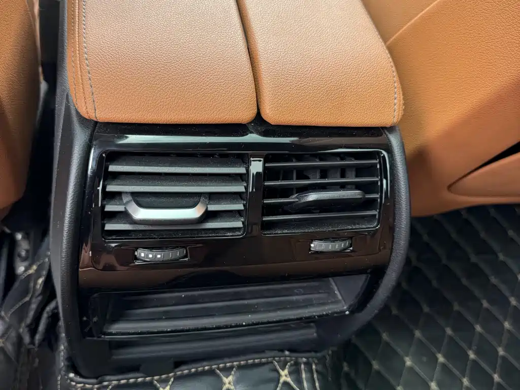 BMW 5 Series 2021 — фото 16
