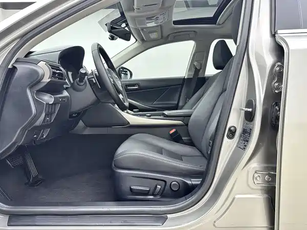 Lexus IS 2017
