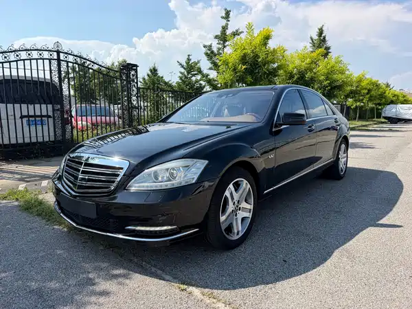 Mercedes-Benz S-Class 2010