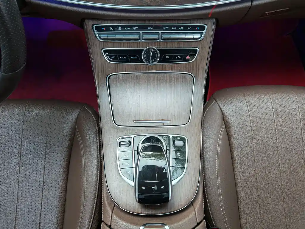 Mercedes-Benz E-Class 2017 — фото 17