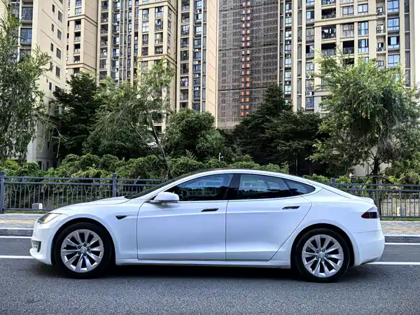 Tesla Model S 2016