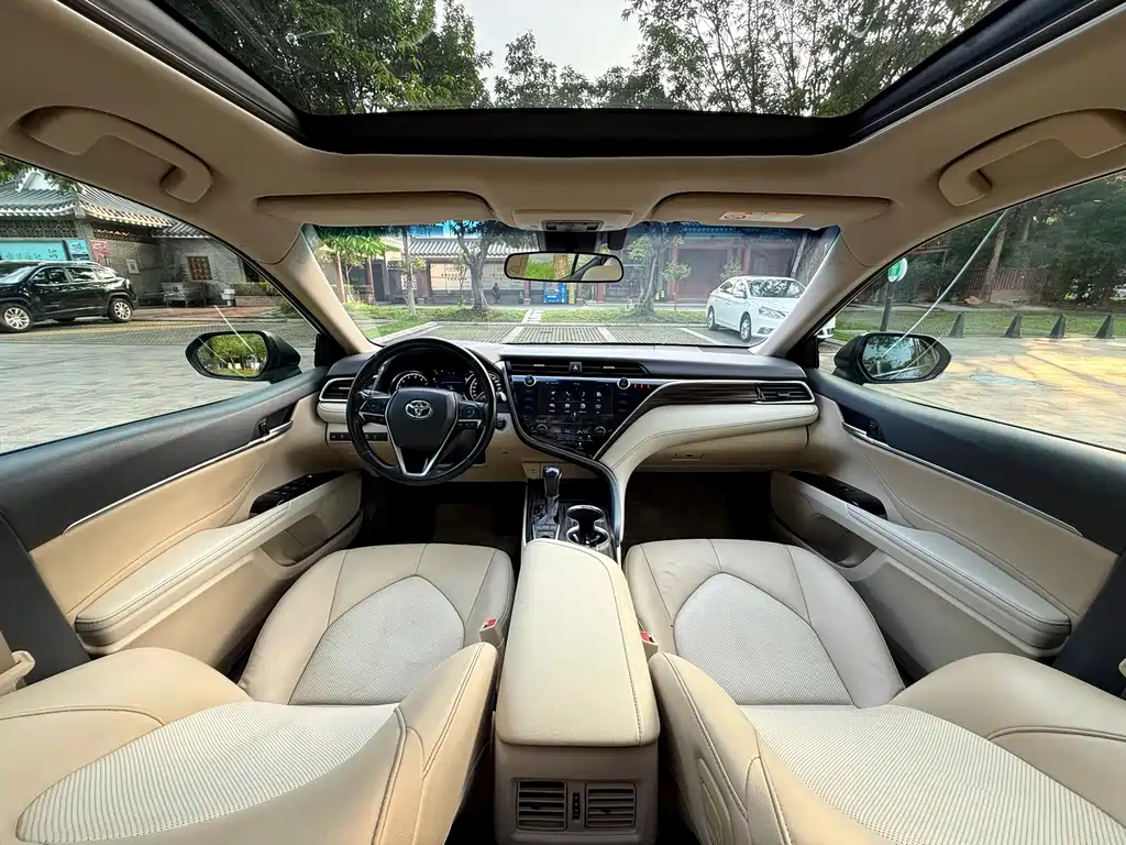 Toyota Camry 2020 — фото 12
