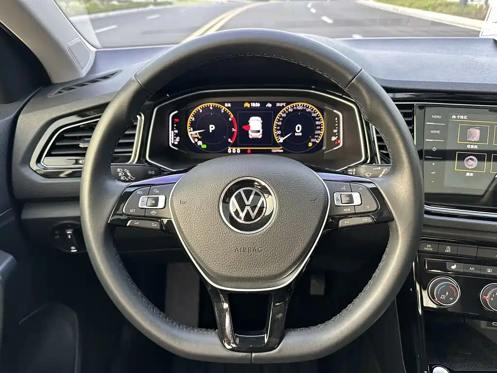Volkswagen T-Roc 2023 — фото 9