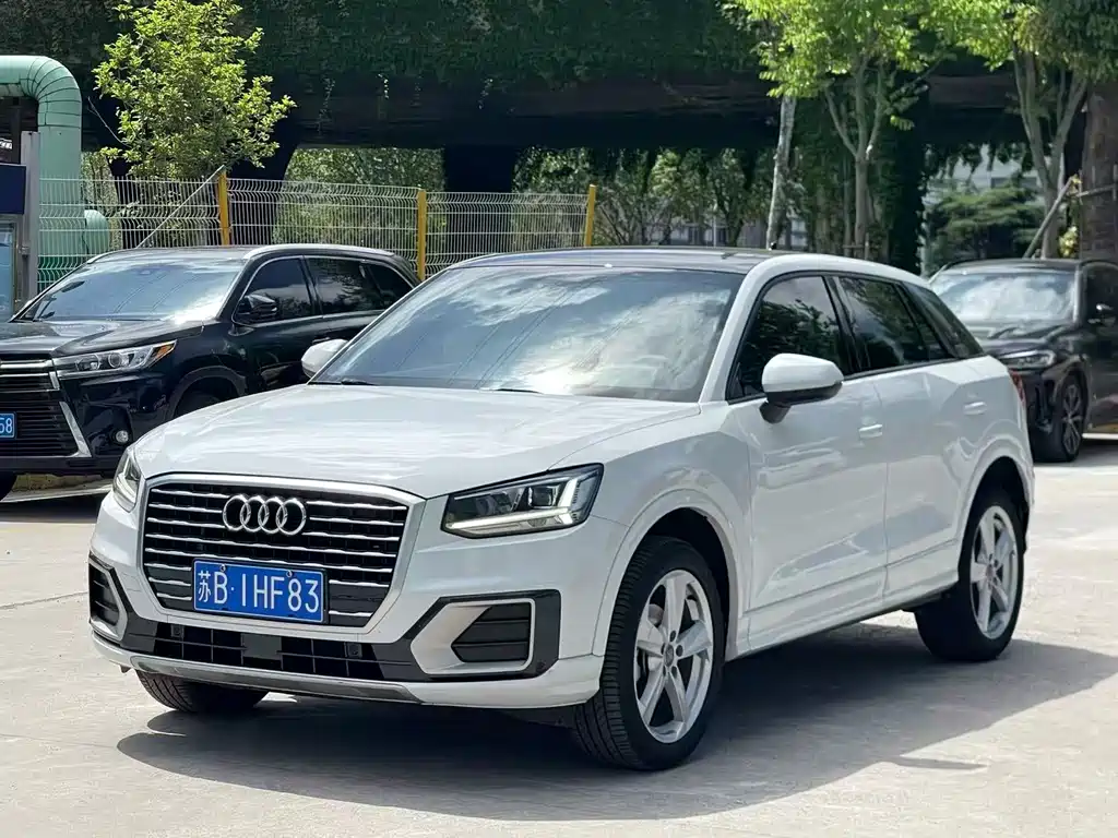 Audi Q2L 2021 — фото 1