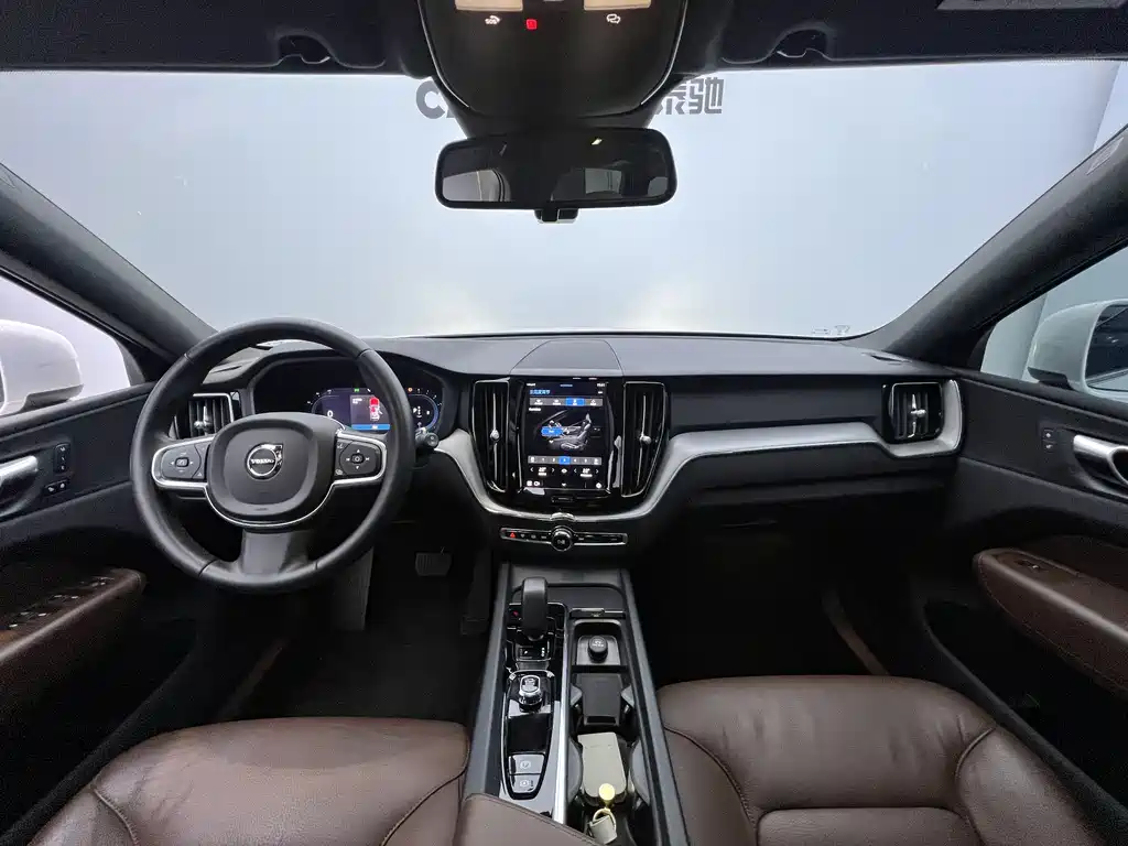 Volvo XC60 2022 — фото 23