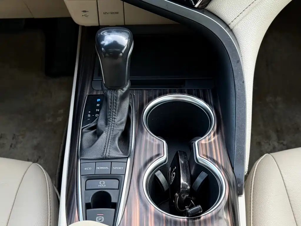 Toyota Camry 2020 — фото 14