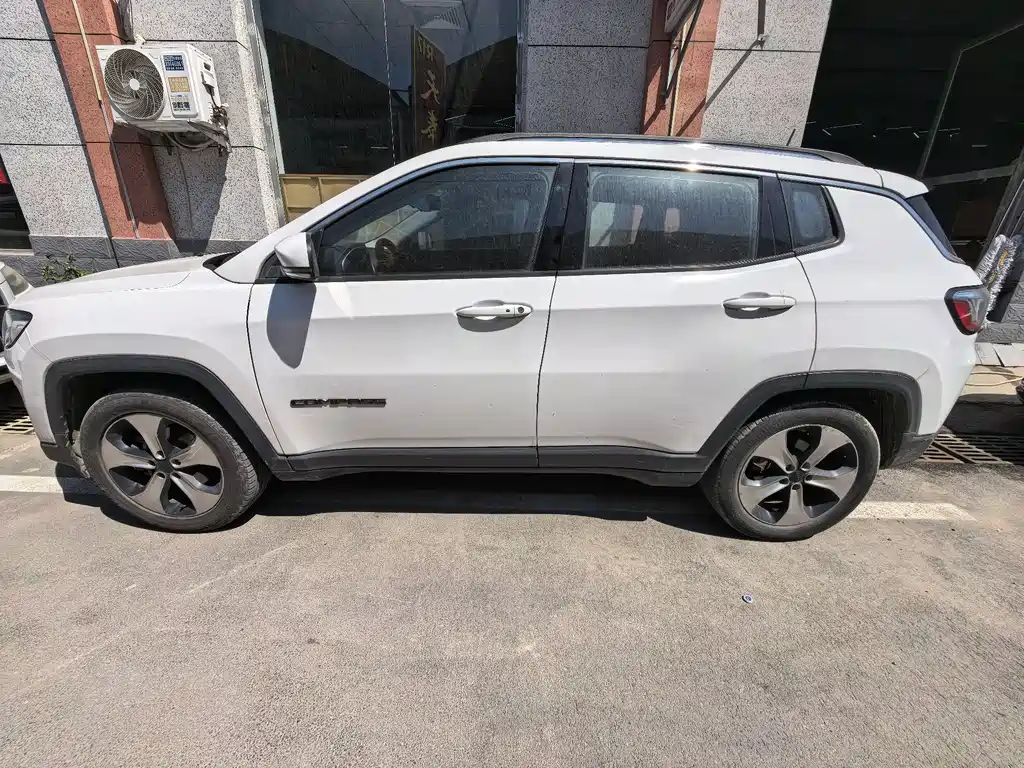 Jeep Compass 2017 — фото 4