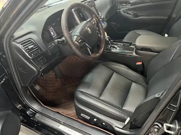 Toyota Crown 2018