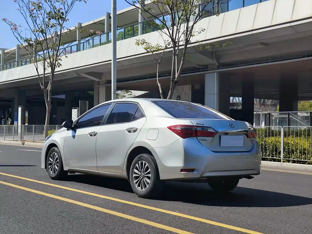 Toyota Corolla 2018 — фото 7