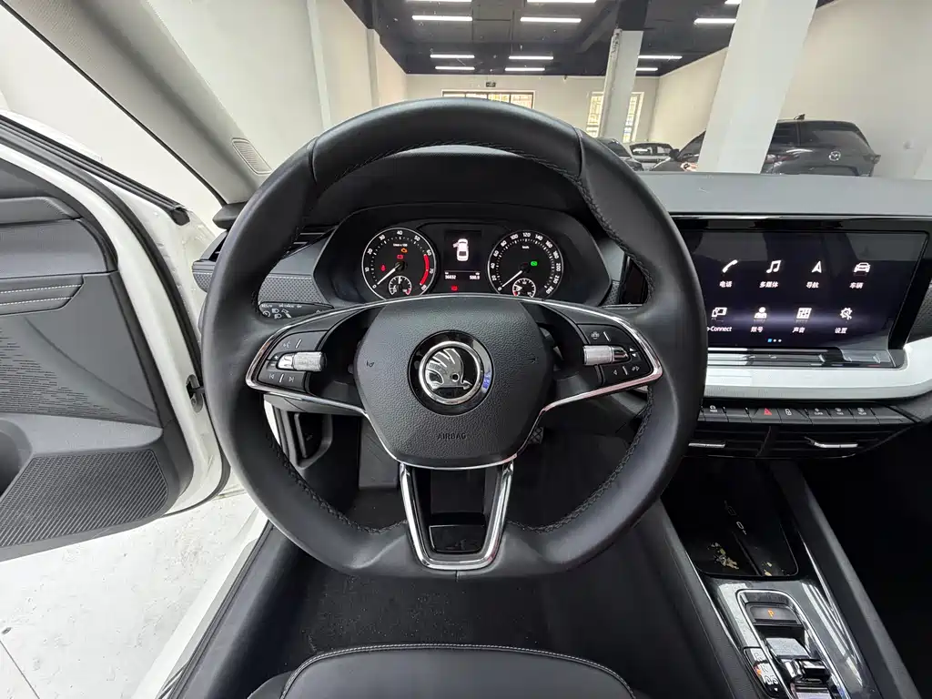 Skoda Octavia 2022 — фото 10