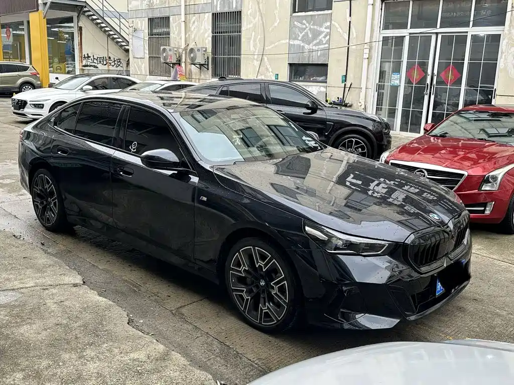 BMW 5 Series 2025